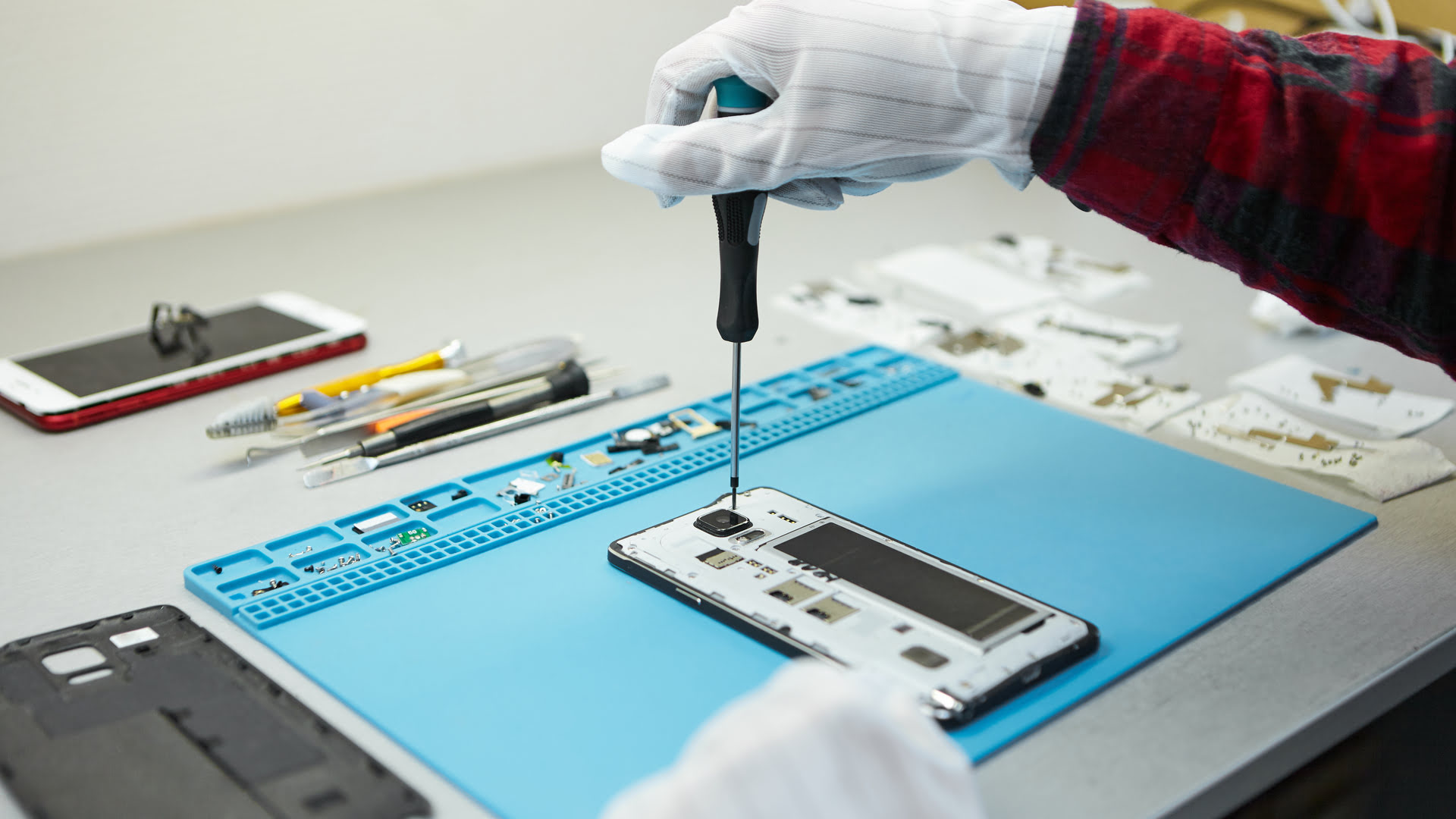 Услуги по ремонту телефонов